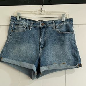 RSQ size 29 woman’s high waisted jean shorts